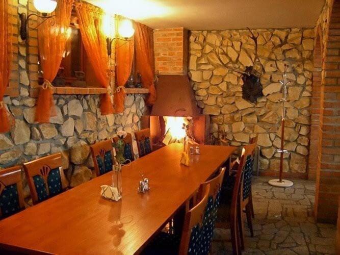 Powidz Lakeside Hotel & Restaurant Extérieur photo