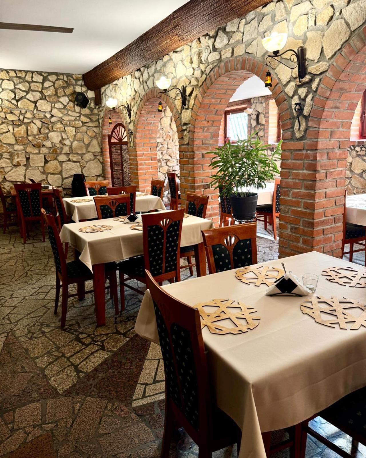 Powidz Lakeside Hotel & Restaurant Extérieur photo